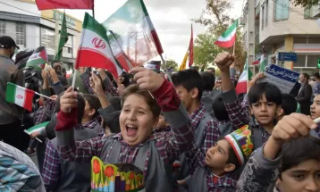 حضور نوجوانان در راهپیمایی 13 آبان‌ماه اراک