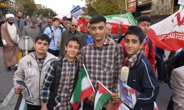 حضور نوجوانان در راهپیمایی 13 آبان‌ماه اراک