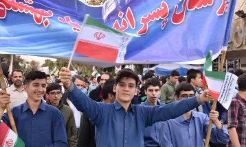 حضور نوجوانان در راهپیمایی 13 آبان‌ماه اراک