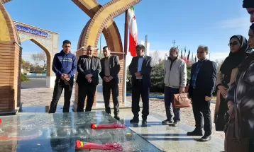 مزار شهید گمنام دانشگاه فراهان گلباران شد