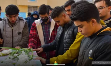 تشییع پیکر شهید گمنام در دبیرستان حاج‌کاظمی اراک