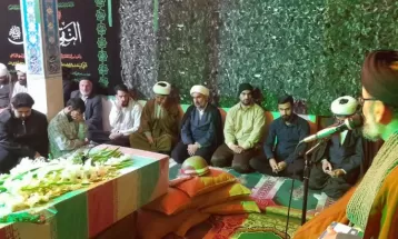 تشییع باشکوه شهید گمنام در شازند