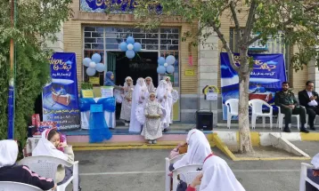 جشن عاطفه ها در مدارس کمیجان برگزار شد