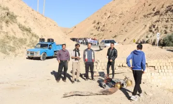 پیاده‌روی خانوادگی در روستای «آرزومند»