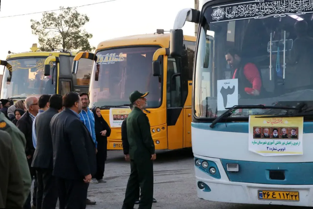 ۲۲۰ دانش‌آموز ساوه عازم مناطق عملیاتی شدند