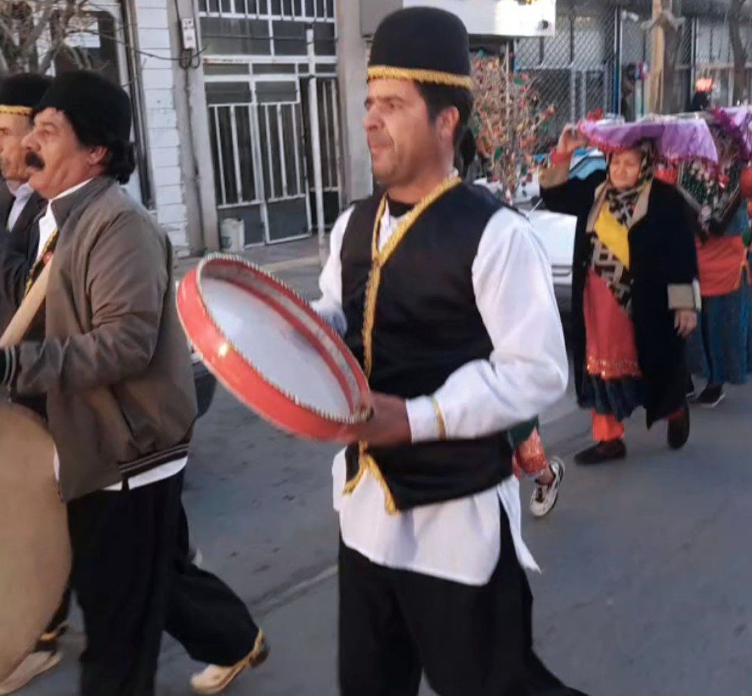 مراسم نمادین چیلَّلیک برای نو عروس در بزچلو