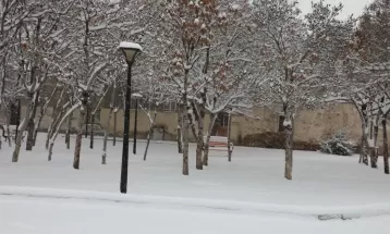 بارش مداوم  برف زمستانی در اراک