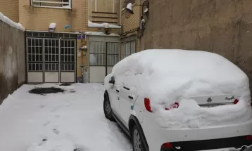 بارش مداوم  برف زمستانی در اراک