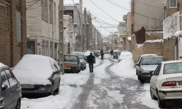 بارش مداوم  برف زمستانی در اراک