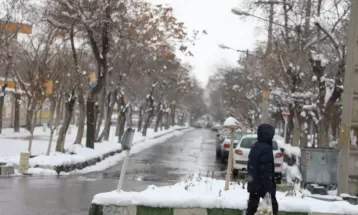 بارش مداوم  برف زمستانی در اراک