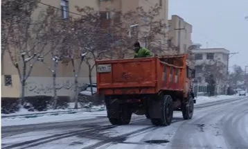 برف‌روبی و نمک‌پاشی معابر اصلی و فرعی اراک