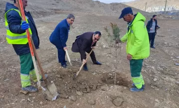 مراسم درختکاری در منطقه گردشگری نورالشهدا اراک