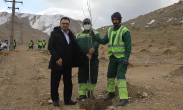 مراسم درختکاری در منطقه گردشگری نورالشهدا اراک