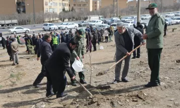 مراسم درختکاری در منطقه گردشگری نورالشهدا اراک