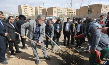 مراسم درختکاری در منطقه گردشگری نورالشهدا اراک