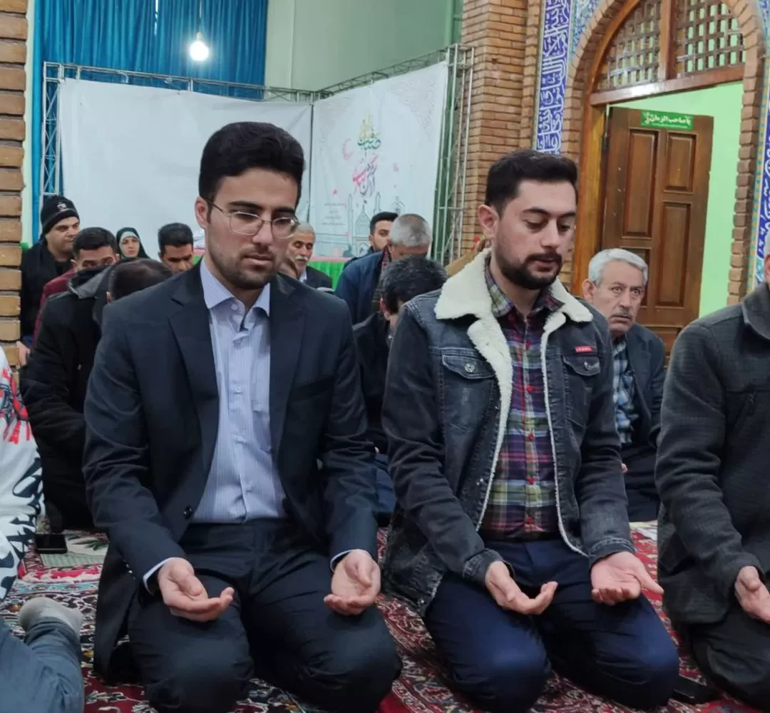 لحظه تحویل سال ۱۴۰3 در امامزاده ذلف‌آباد فراهان