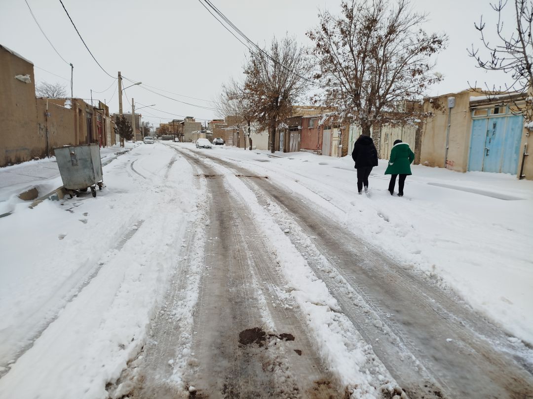 برف زمستانی زرندیه را سفیدپوش کرد