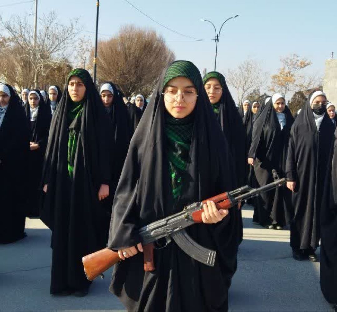 نمایش اقتدار نظامی دختران حاج قاسم در میلاجرد