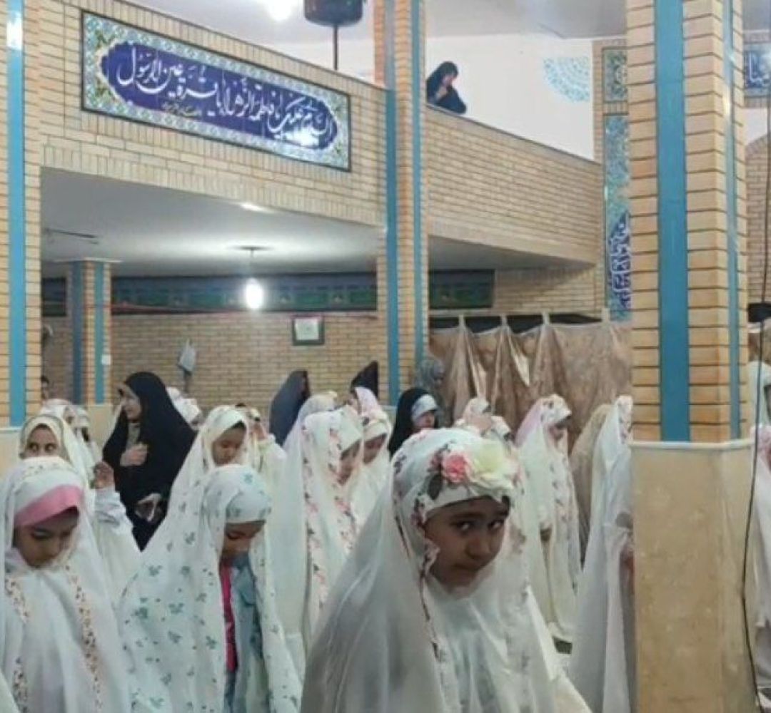 اقامه نماز و اجرای سرود روزه اولیها