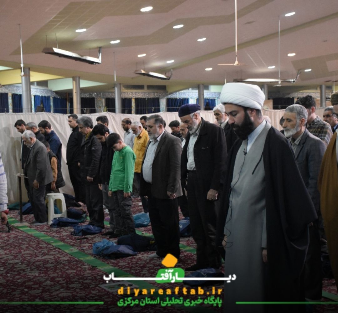 اقامه نماز جماعت در مصلای بیتالمقدس اراک