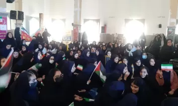 تجمع دانش‌آموزان ساوجی به مناسبت ۱۳ آ‌بان