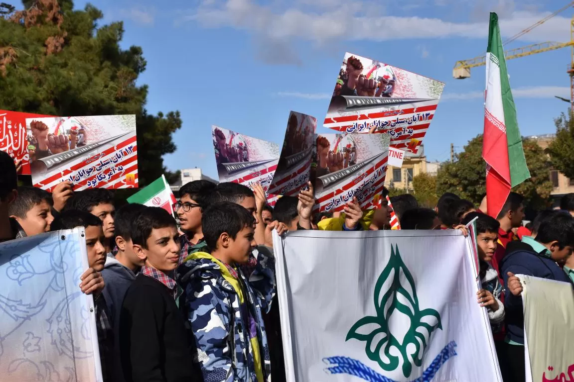 حضور نوجوانان در راهپیمایی 13 آبان‌ماه اراک