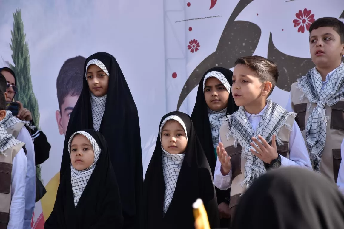 حضور نوجوانان در راهپیمایی 13 آبان‌ماه اراک