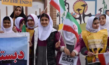 حضور نوجوانان در راهپیمایی 13 آبان‌ماه اراک