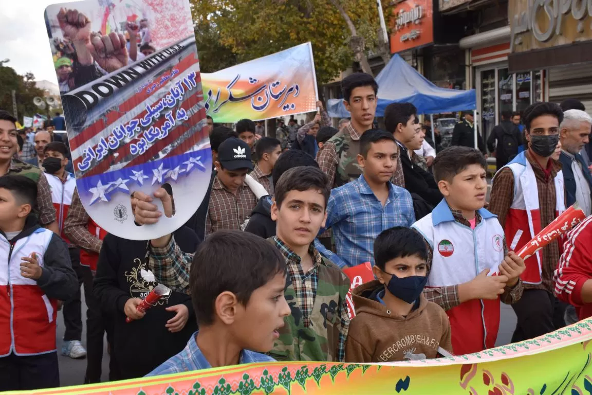 حضور نوجوانان در راهپیمایی 13 آبان‌ماه اراک