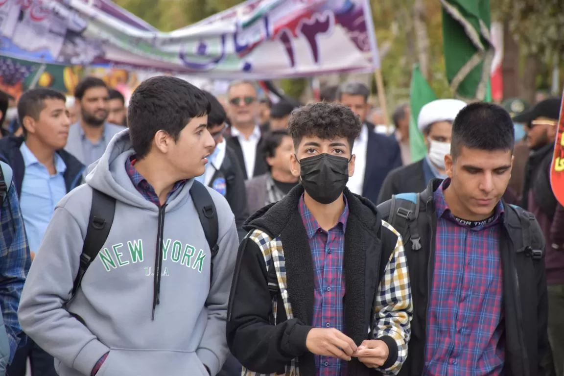 حضور نوجوانان در راهپیمایی 13 آبان‌ماه اراک