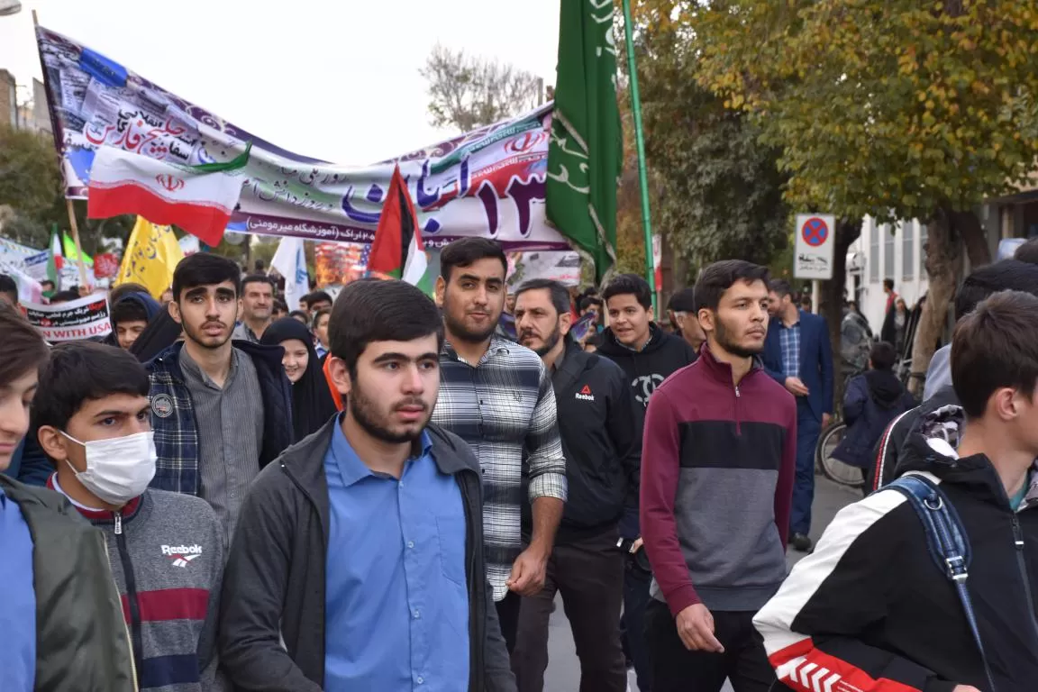 حضور نوجوانان در راهپیمایی 13 آبان‌ماه اراک