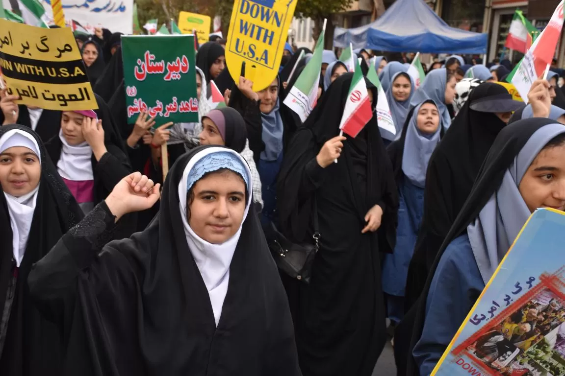 حضور نوجوانان در راهپیمایی 13 آبان‌ماه اراک