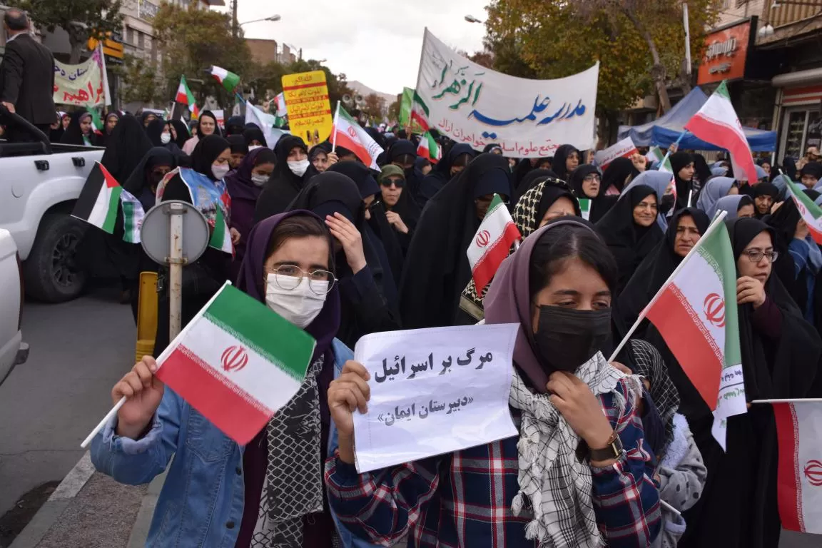 حضور نوجوانان در راهپیمایی 13 آبان‌ماه اراک