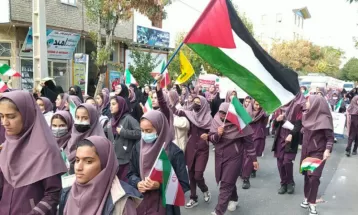 راهپیمایی 13 آبان‌ در خنداب برگزار شد