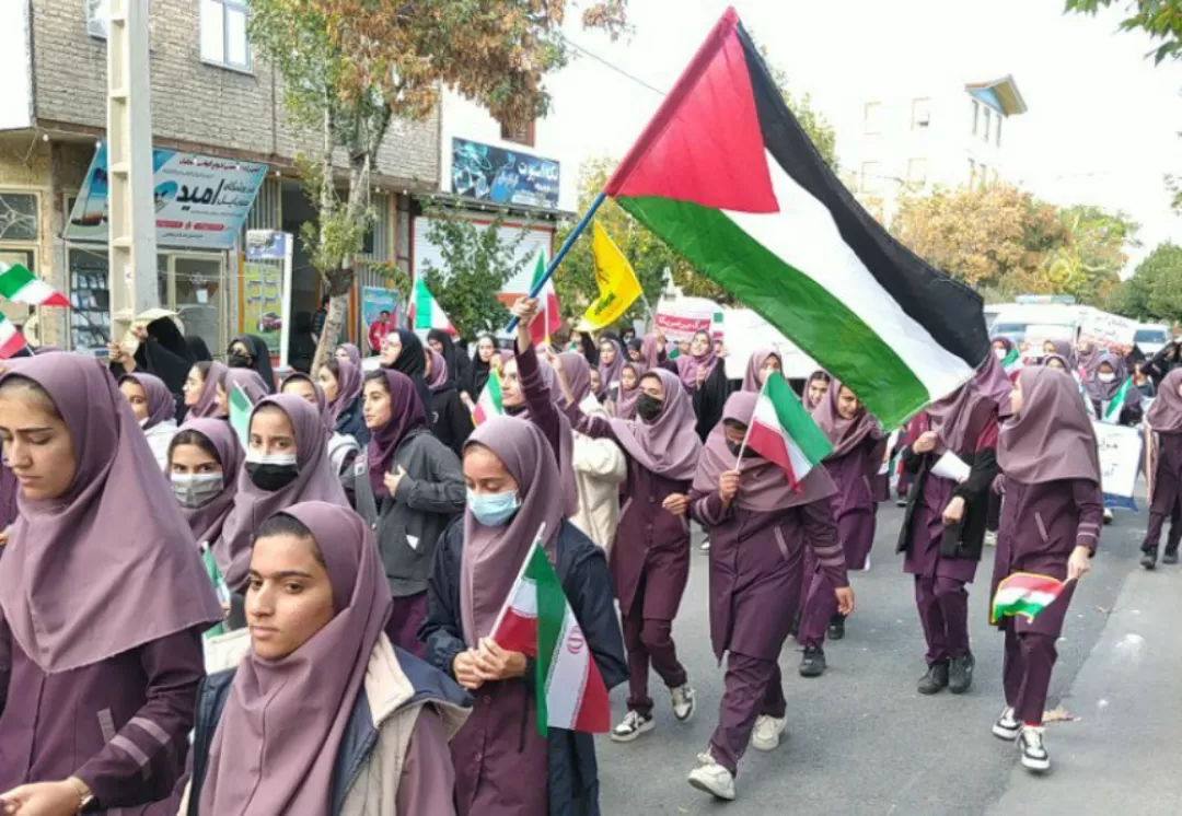 راهپیمایی 13 آبان‌ در خنداب برگزار شد