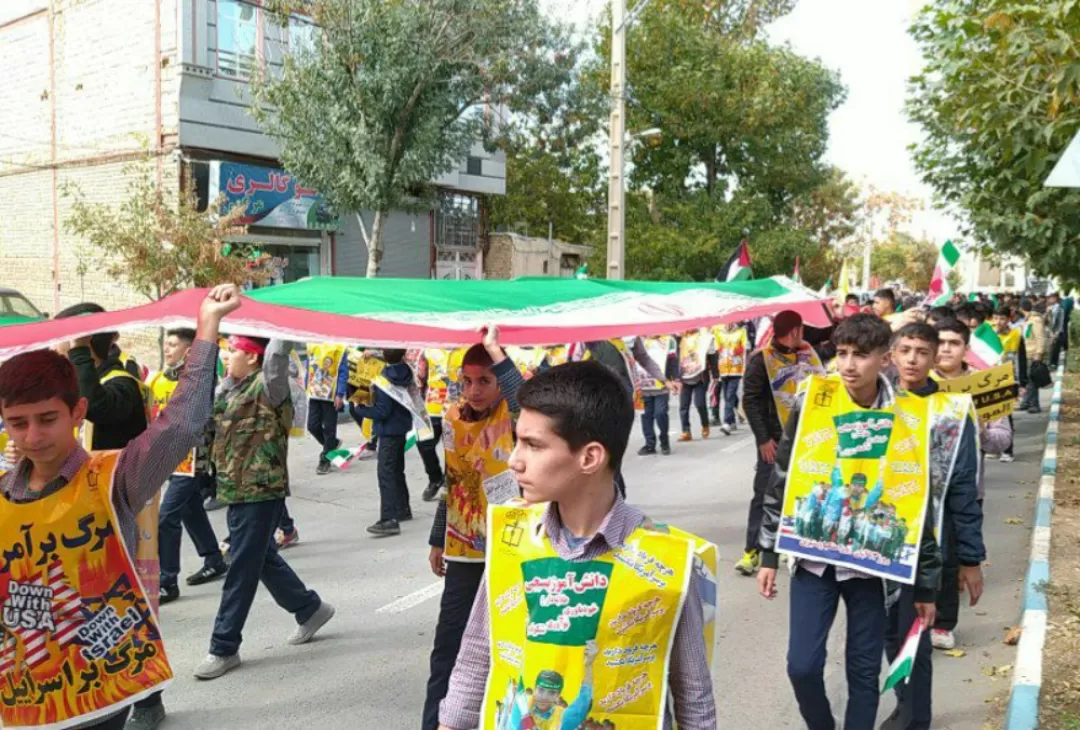 راهپیمایی 13 آبان‌ در خنداب برگزار شد