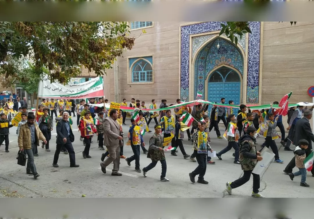 راهپیمایی 13 آبان‌ در خنداب برگزار شد