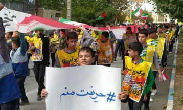 راهپیمایی 13 آبان‌ در خنداب برگزار شد