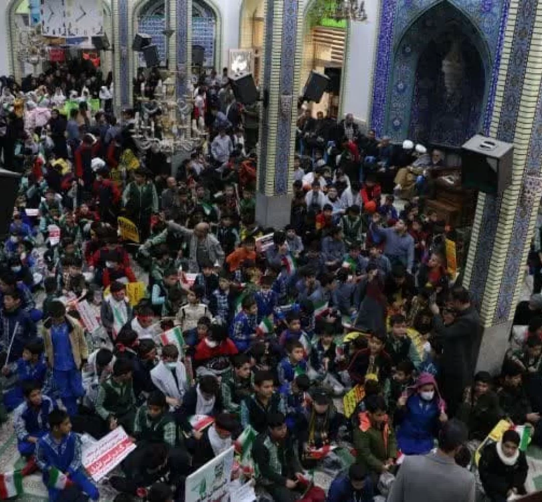 حضور دانشآموزان در تجمع 13 آبان دلیجان