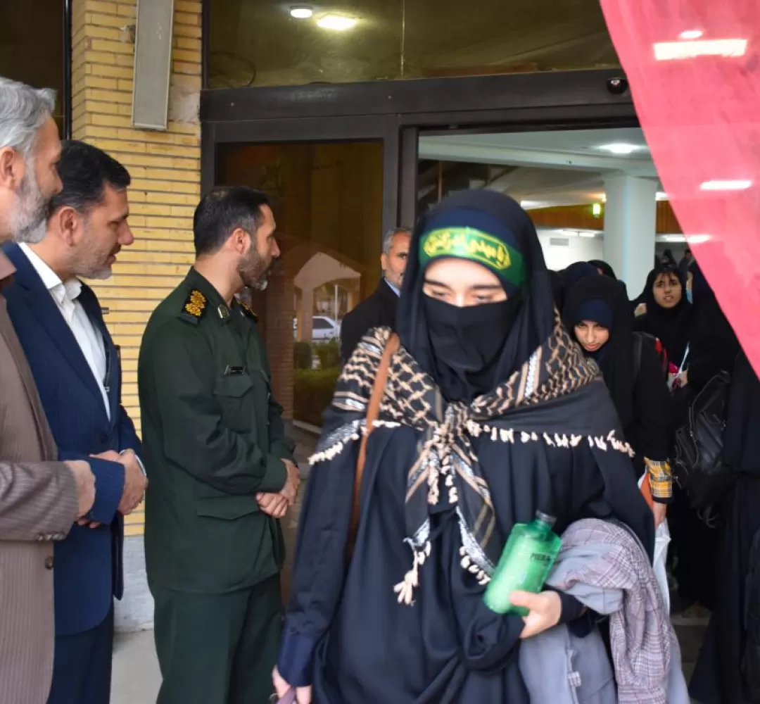 مراسم بدرقه کاروان راهیان‌نور دانش‌آموزی اراک
