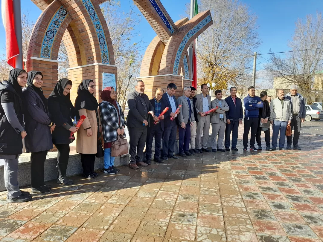 مزار شهید گمنام دانشگاه فراهان گلباران شد