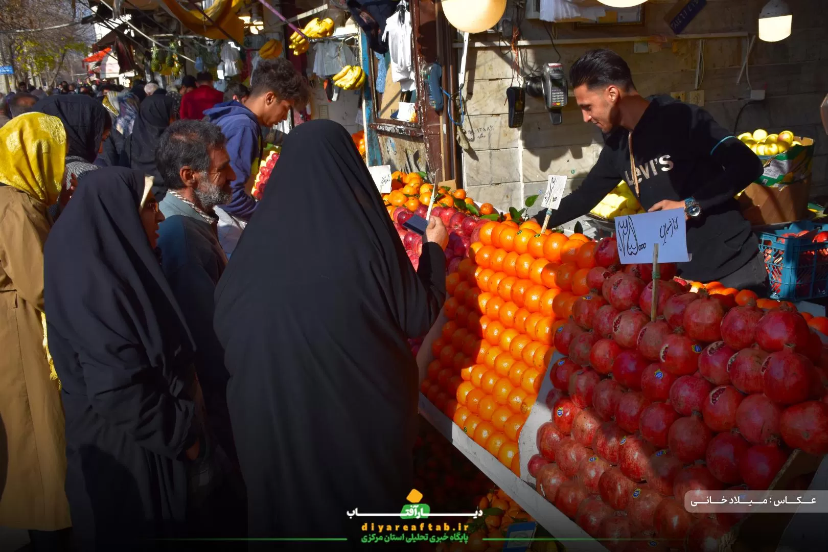 شور و حال مردم اراک در یلدای گرم