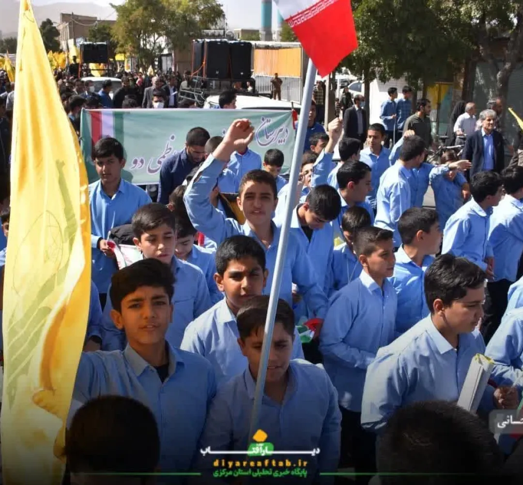 خروش دانشآموزان اراکی در حمایت وعده صادق ۲