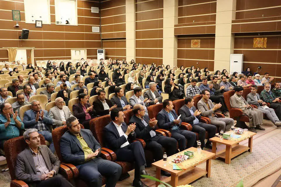تجلیل از انجمن‌های برتراولیا و مربیان در ساوه