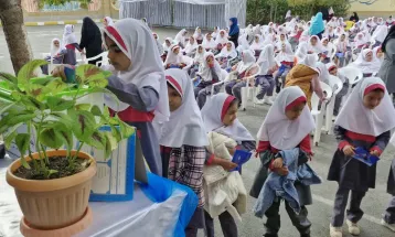 جشن عاطفه ها در مدارس کمیجان برگزار شد