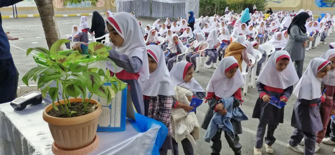 جشن عاطفه ها در مدارس کمیجان برگزار شد