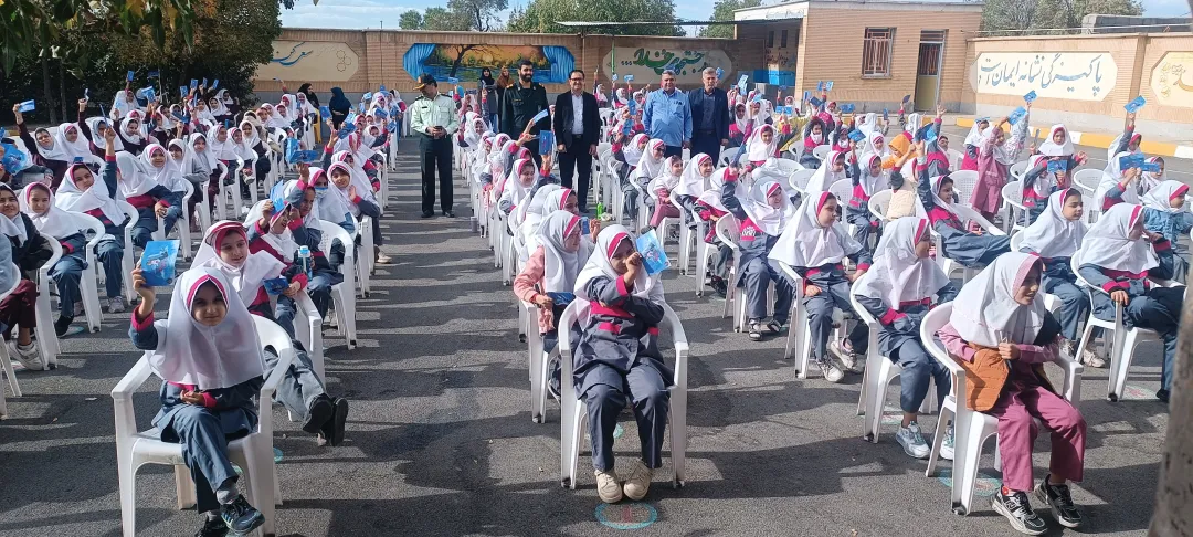 جشن عاطفه ها در مدارس کمیجان برگزار شد