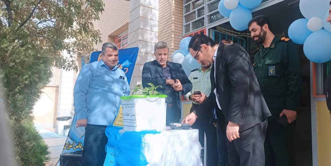 جشن عاطفه ها در مدارس کمیجان برگزار شد