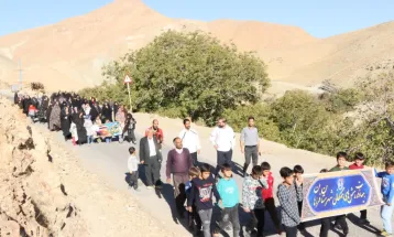 پیاده‌روی خانوادگی در روستای «آرزومند»