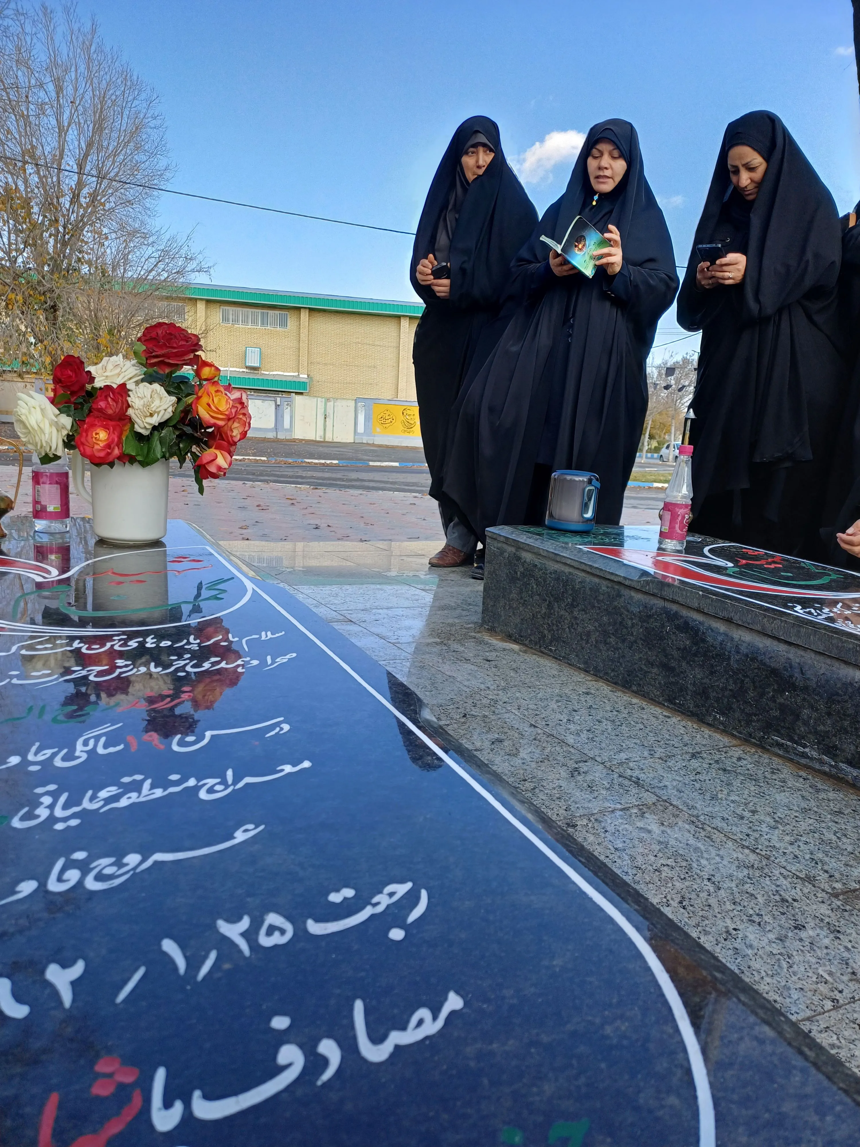 عطر افشانی گلزار شهدا در فراهان